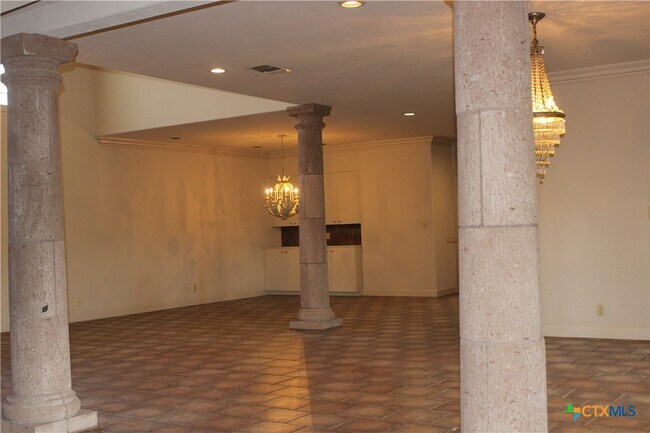 Foto del edificio - 6001 Country Club Dr