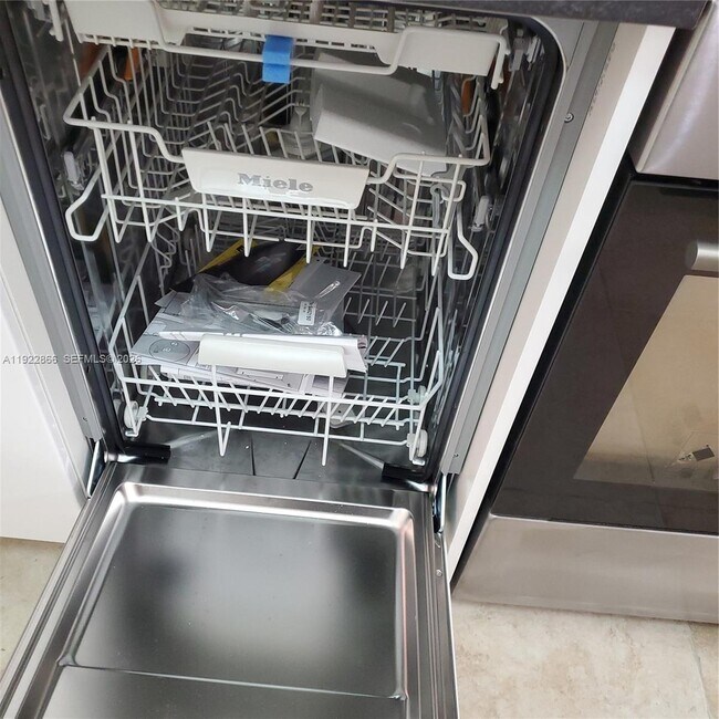 Building Photo - 9978 N Belfort Cir