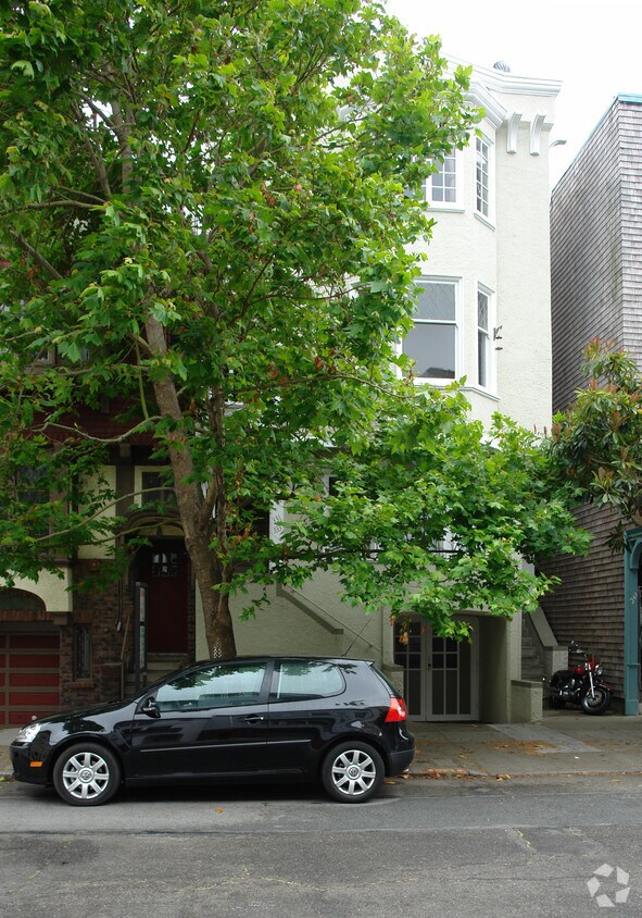 Building Photo - 331-335 Hugo St