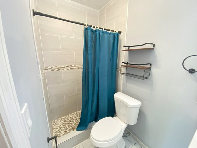 Baño 1 de 2 - 7486 San Castle Blvd