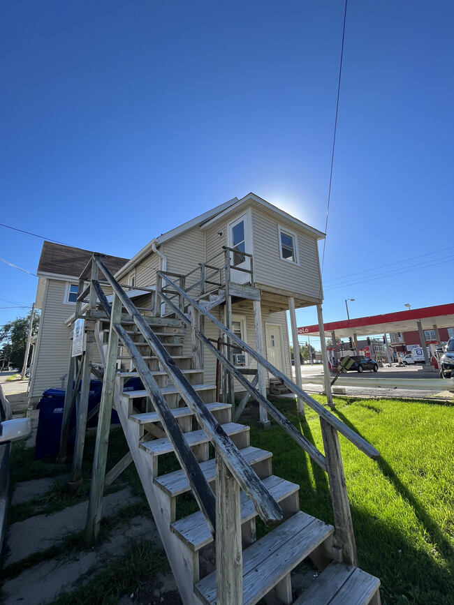 Building Photo - 713 E Lincoln Hwy