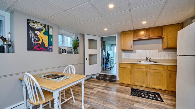 Kitchen - 97 Grovers Ave