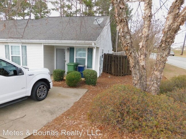 Building Photo - 1701 Summerwoods Ln
