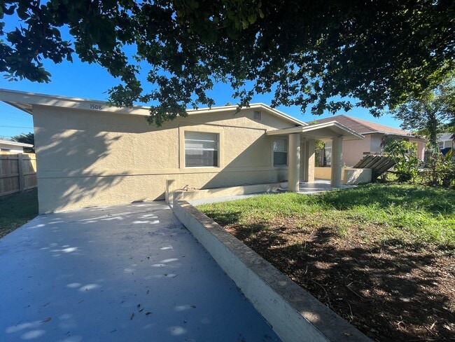 Foto del edificio - 4/2 Home for rent, all tile floors, central ac.