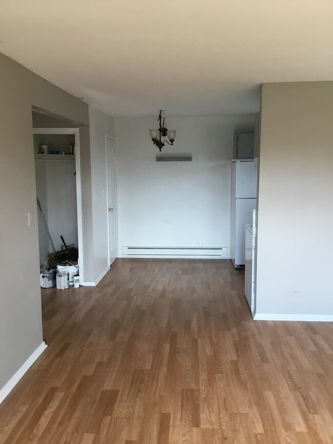 Building Photo - 435 N Hicks Rd