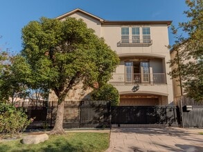 Building Photo - 2101 Elmen St