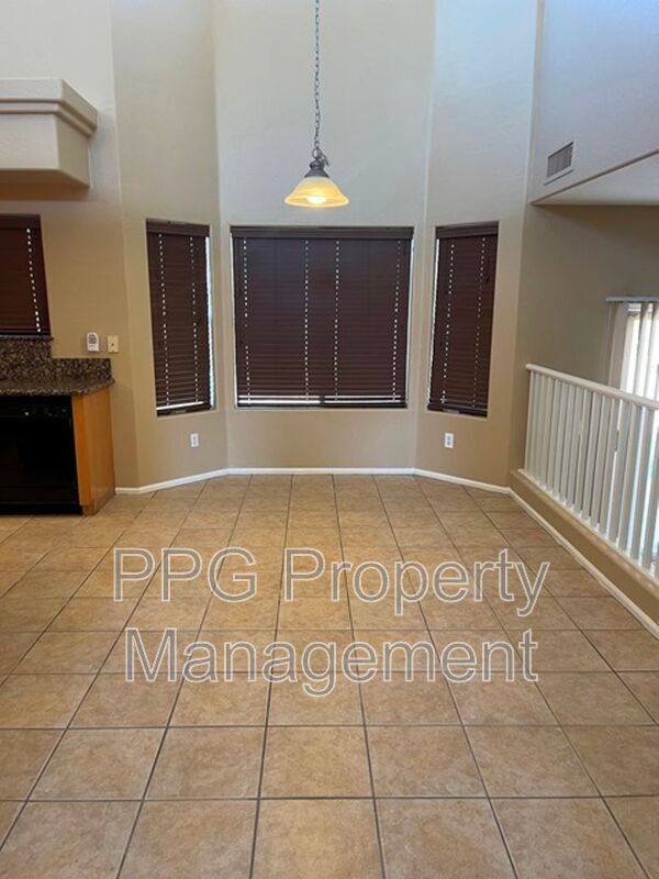 Building Photo - 3017 S 80th Dr