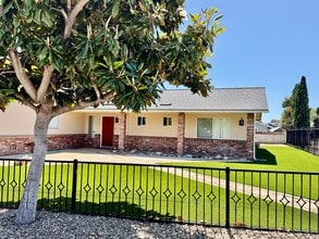 Building Photo - 1723 Ivy Rd