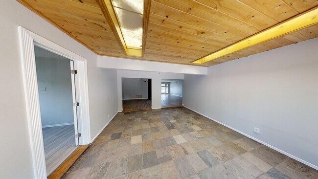 Foto del edificio - 5018 Rockford Dr