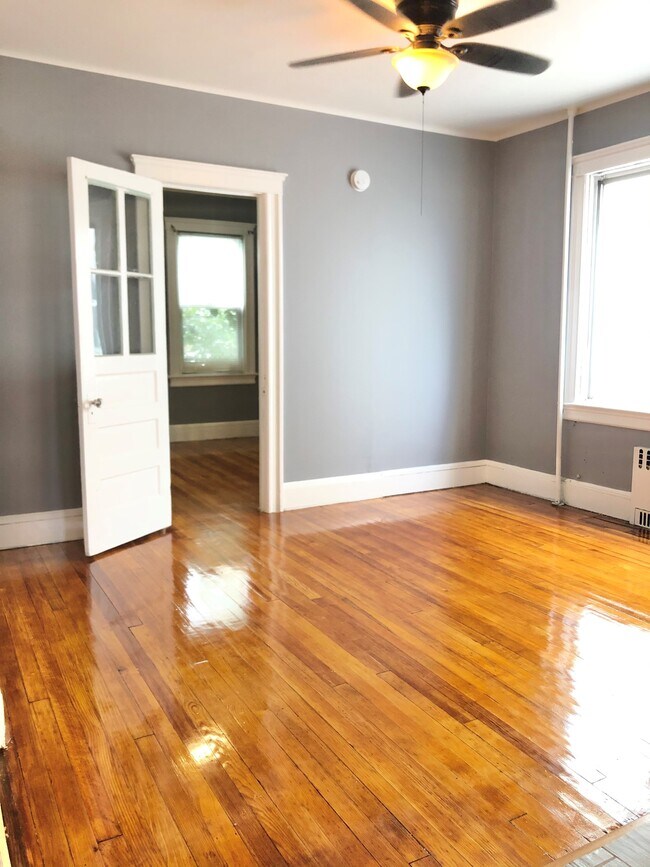 Foto del edificio - 1528 Mayflower Ave