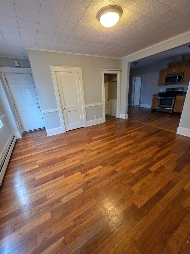 Foto del edificio - 1066 Bedford St