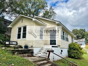 Building Photo - 904 Boylston St