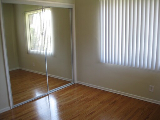 Building Photo - 6655 Franklin Ave