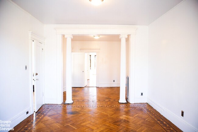 Building Photo - Bright and Spacious Crown Heights Apt.