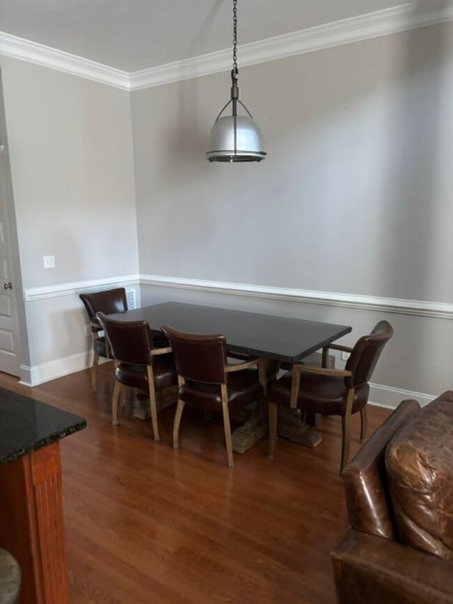 Foto del edificio - Available Now Fully Furnished Town Home in...