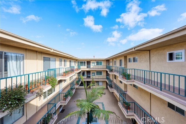 Foto del edificio - 3665 E 1st St