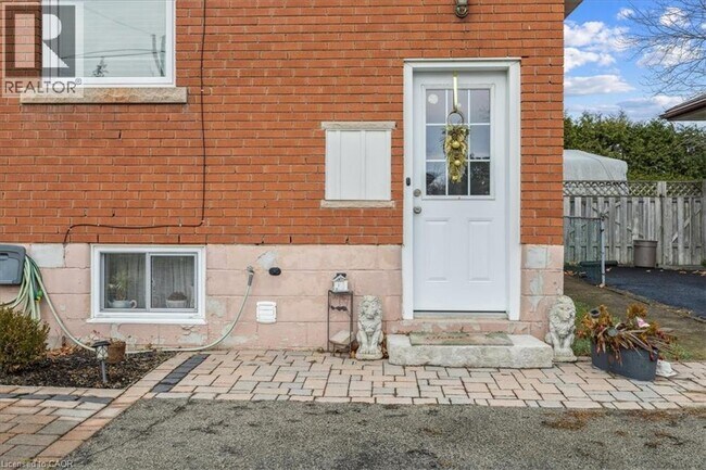 Building Photo - 9 Grenadier Dr