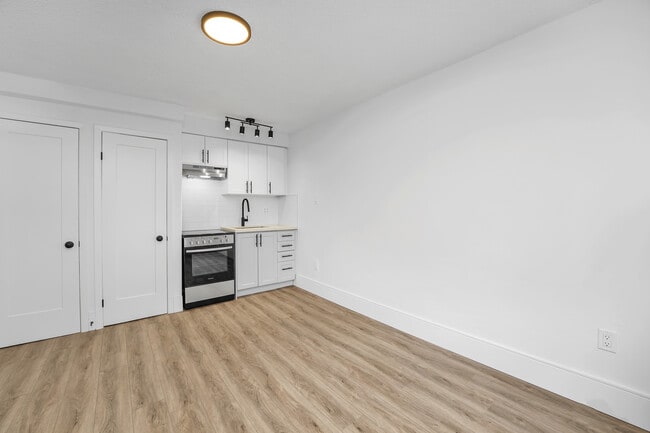 Building Photo - 40 Beaty Av