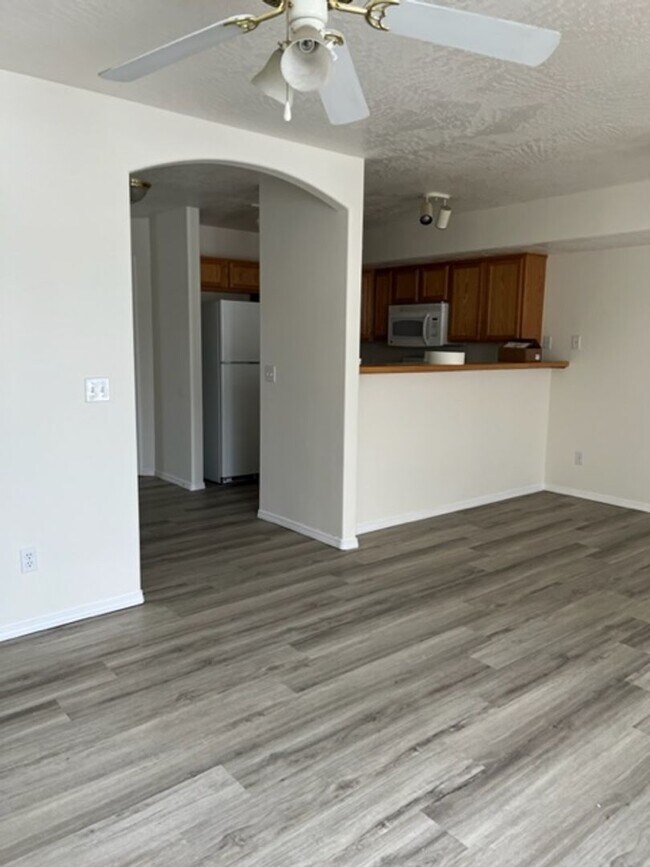 Building Photo - 2123
