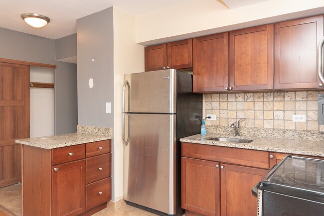 Foto del edificio - 4180 N Marine Dr