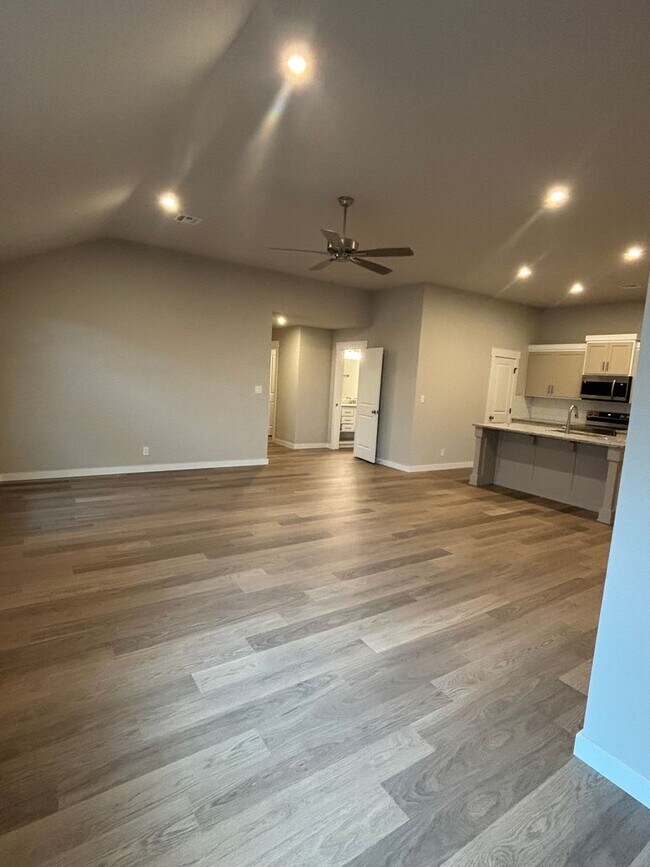 Foto del edificio - Beautiful New Duplex!