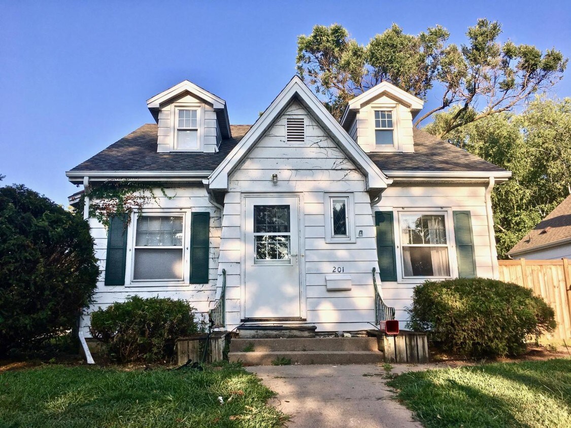 201 21st St S, La Crosse, WI 54601 House Rental in La Crosse, WI