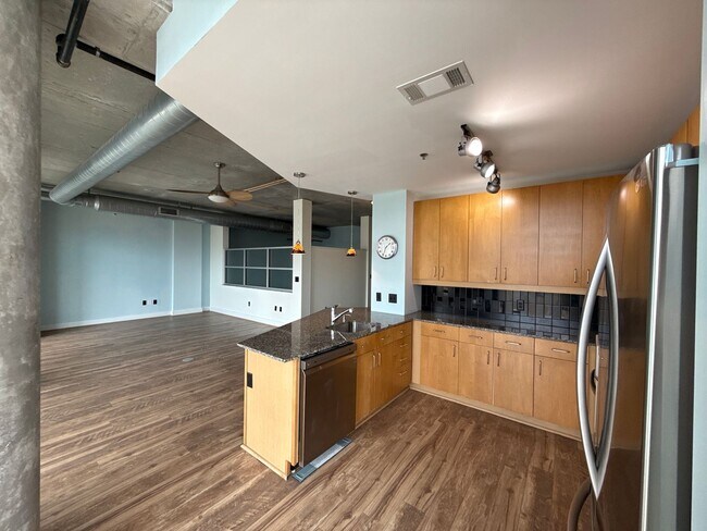 Foto del edificio - T.R. Lawing Realty Property