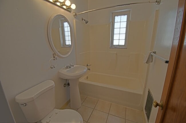 Foto del edificio - Charming 2bd/1ba Available for Move In