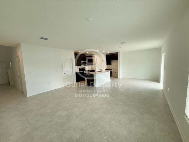 Building Photo - Fantastic 4 Bedrooms, 2.5 Bathrooms New Co...