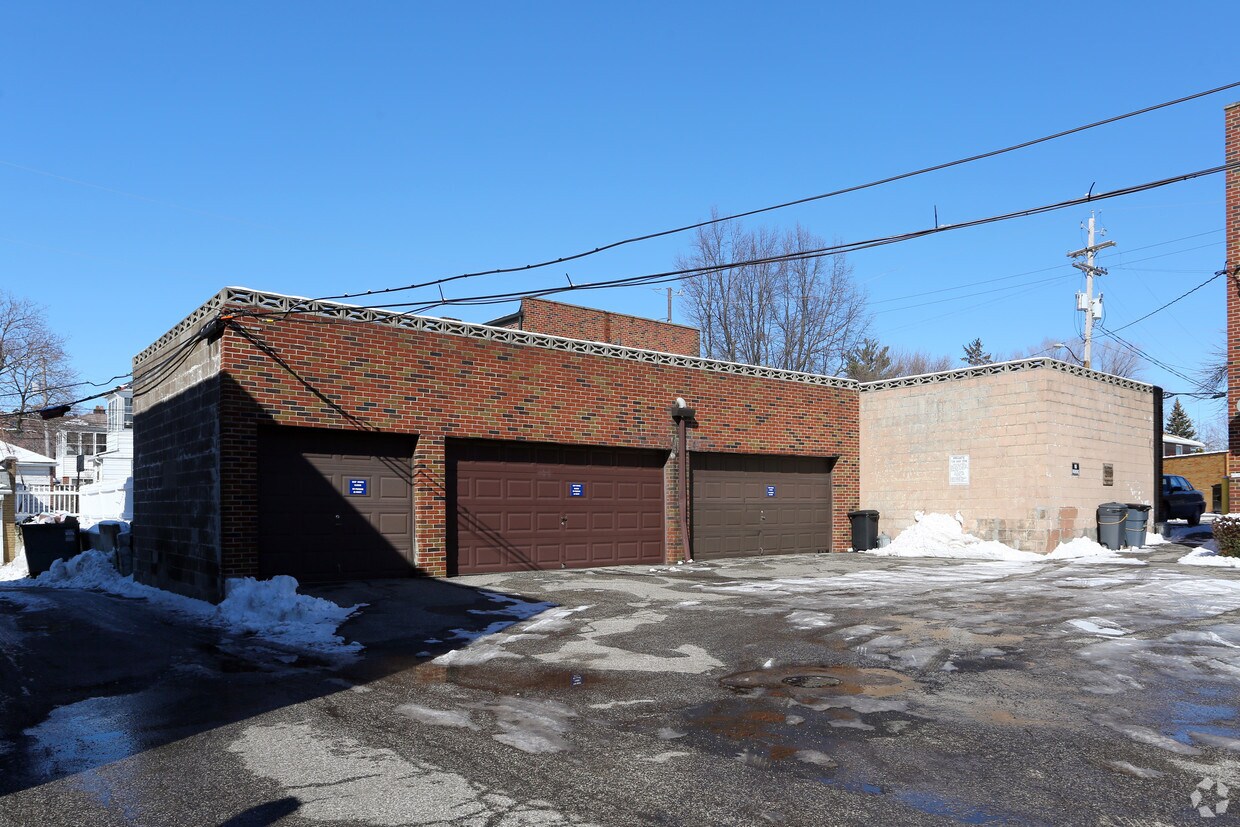 Building Photo - 17745 Lake Shore Blvd