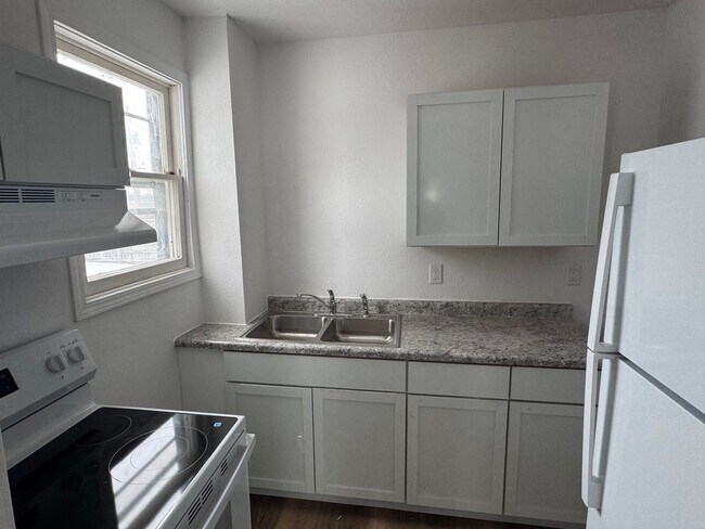 Foto del edificio - 321 W 5th St