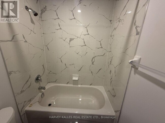 Photo du bâtiment - 180 Vaughan Rd