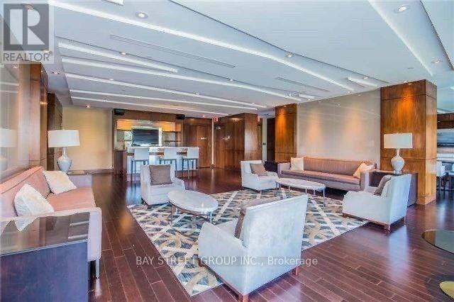 Building Photo - 2015 Sheppard Ave E