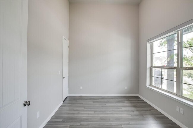 Building Photo - 3820 Brushy Creek Rd