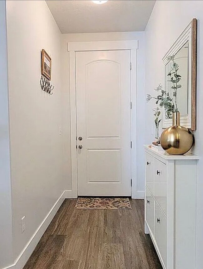 Foto del edificio - 651 N Pinebrook Rd