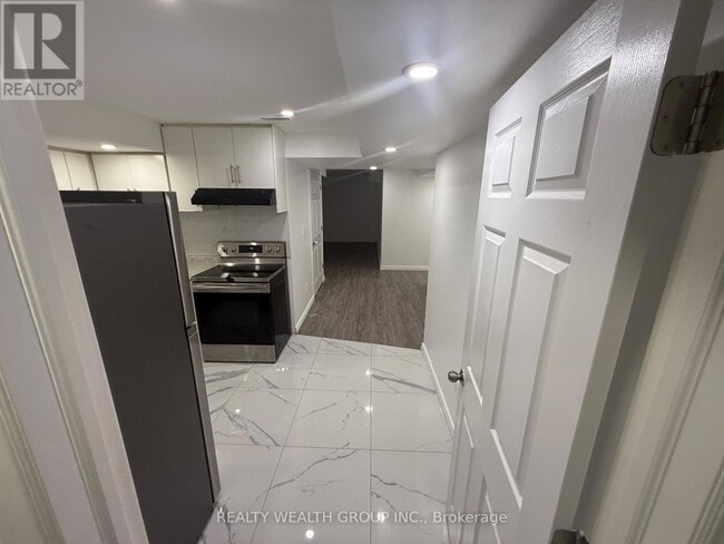 Building Photo - 14 Jaypeak Rd