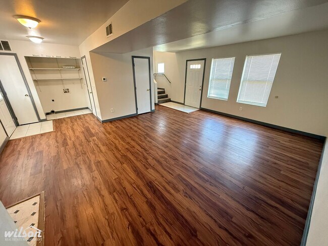 Foto del edificio - Modern Townhouse Living – 3 Beds, 2.5 Bath...