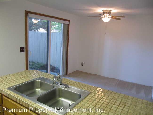 Building Photo - 2 br, 1.5 bath House - 6271 Fairway Ave SE