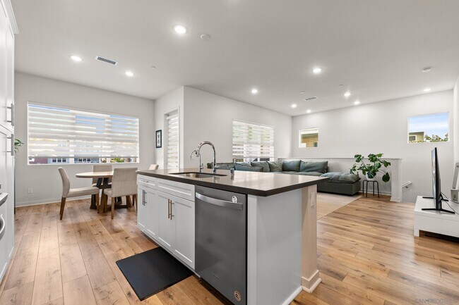 Building Photo - 2055 Bravo Loop