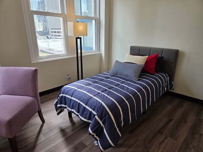 Interior Photo - Sixth & Pine Building