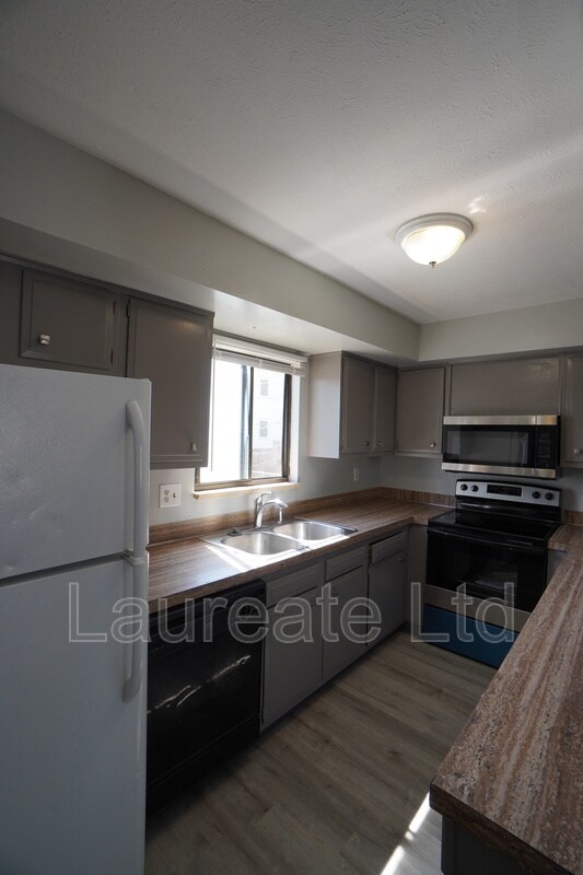 Foto del edificio - 9499 W 56th Pl