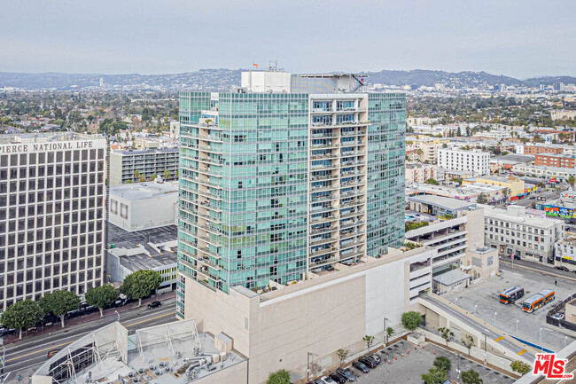 Foto del edificio - 3785 Wilshire Blvd