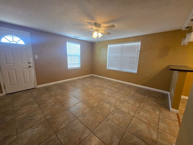 Foto del edificio - Move in ready!