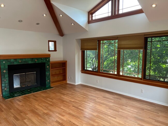 Building Photo - 11160 Greenlawn Ave