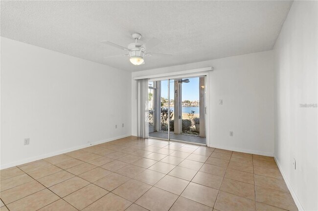 Building Photo - 530 Orange Dr