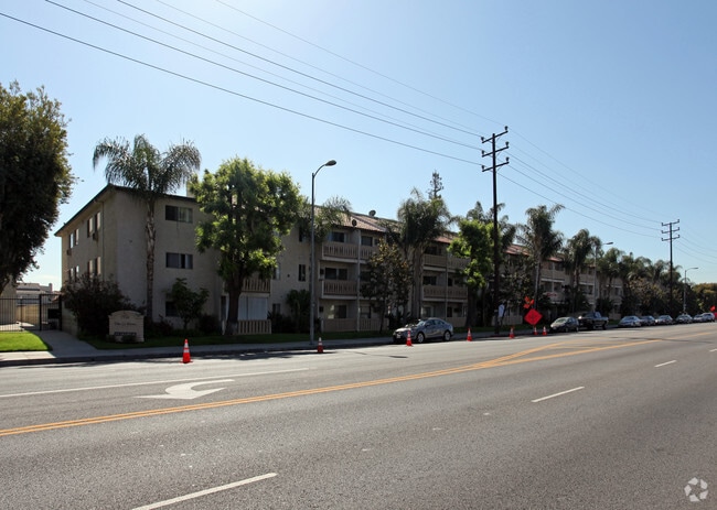 Building Photo - Villa La Paloma Apartments | 7722 Reseda Blvd