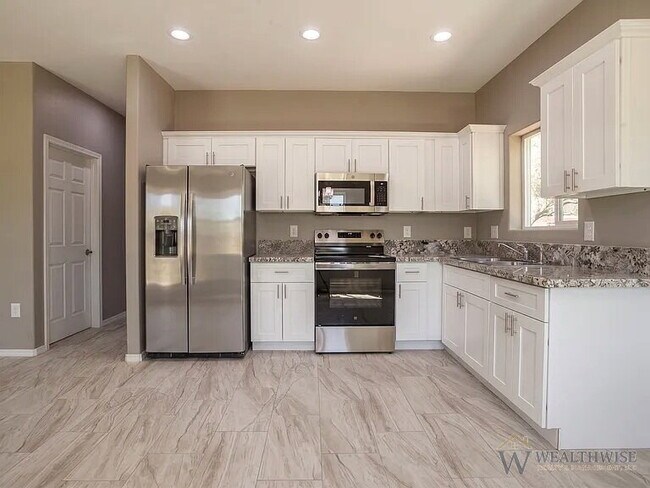Building Photo - 1349 W Hualpai Rd
