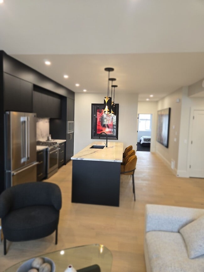 Photo du bâtiment - 1924-126A 26a St SW