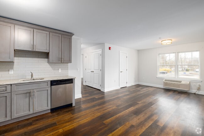 2BR, 1BA - 980SF - Kitchen - Washington Ave Apartments