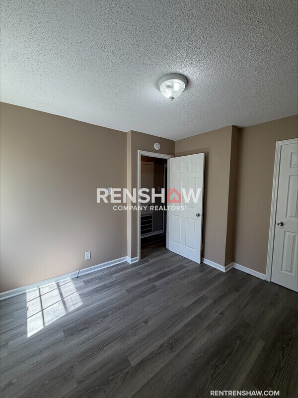 Foto del edificio - 16 Red Oak Cove